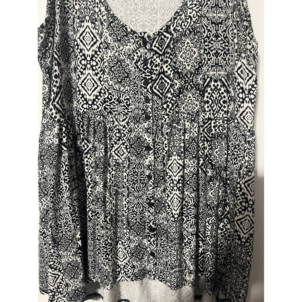Torrid Super Soft Knits Tank Top Womens 1 Black White Geometric Button Babydoll - Picture 7 of 7
